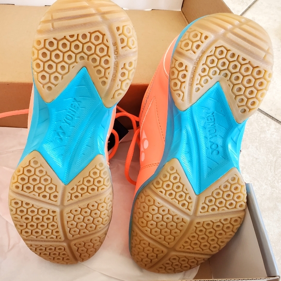 Yonex power cushion 65R3 - Picture 4 of 6